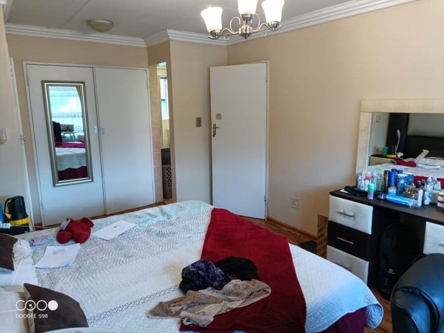 4 Bedroom Property for Sale in Langenhovenpark Free State